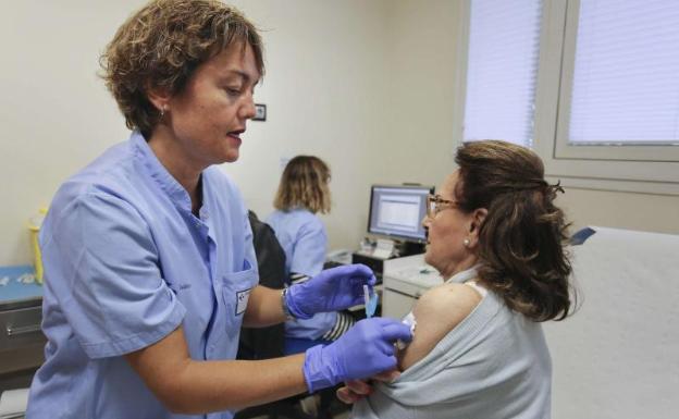 La nueva campaña de vacunación contra la gripe comienza el lunes. 