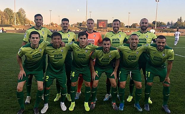 Mendilibar presentó un once formado íntegramente por jugadores del primer equipo, ayer en Pau. 