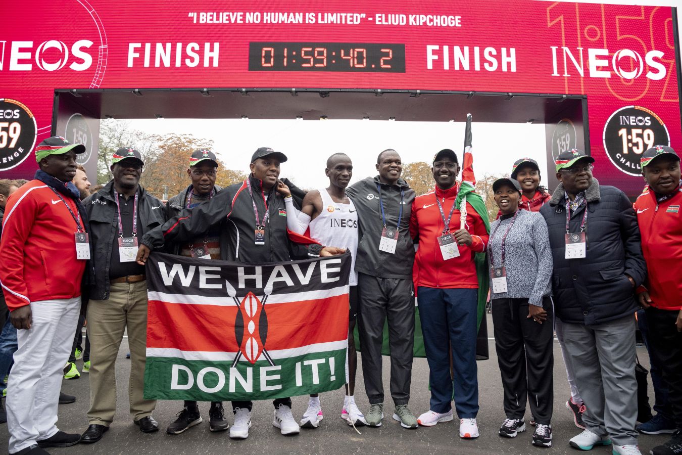 El atleta keniata Eliud Kipchge consiguió la victoria en esta carrera no oficial con un tiempo de 1:59:40 