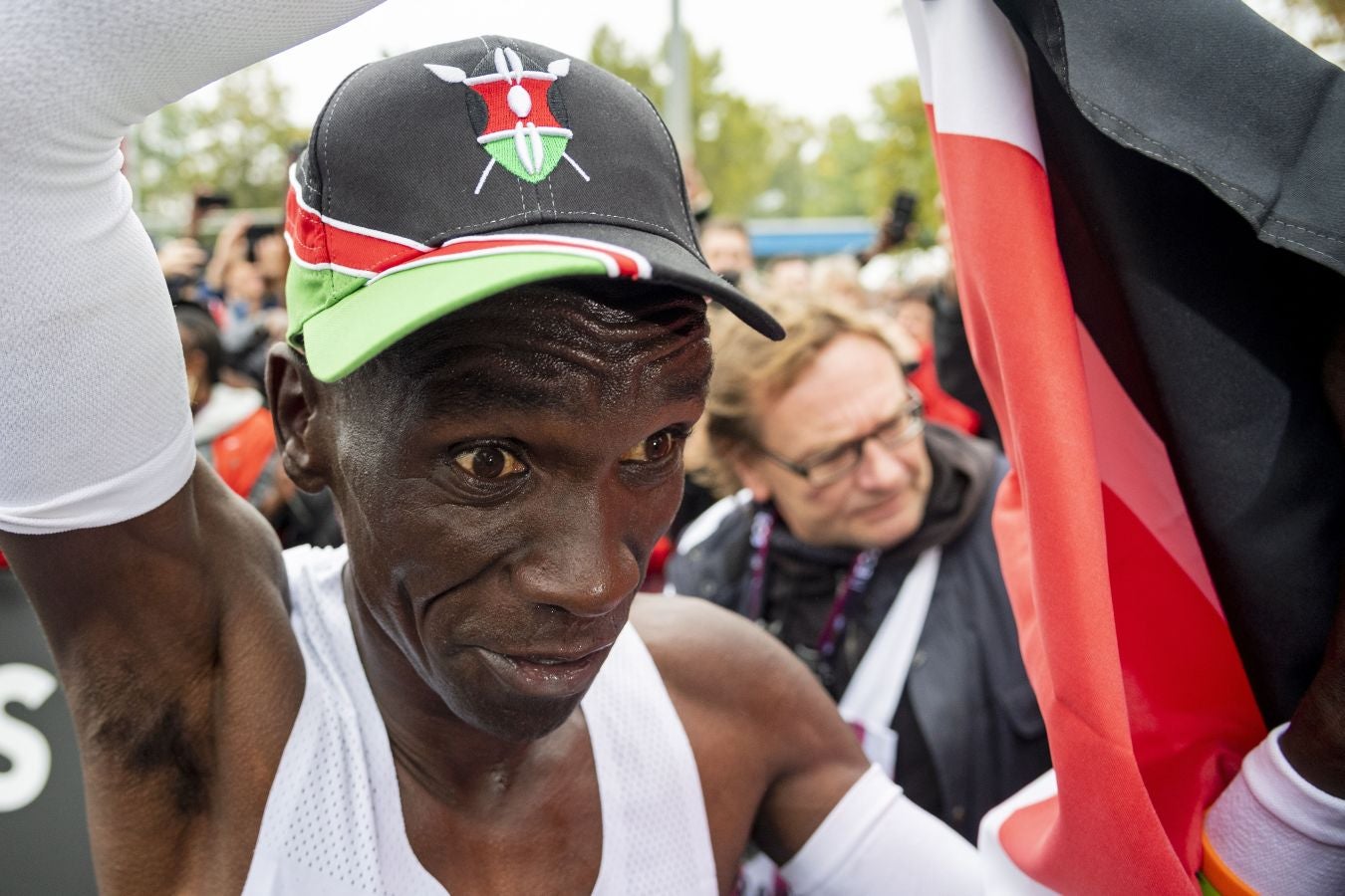 El atleta keniata Eliud Kipchge consiguió la victoria en esta carrera no oficial con un tiempo de 1:59:40 