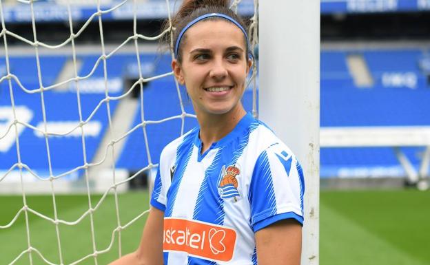 Marta Cardona reta con la mirada a Vanesa Gimbert. 