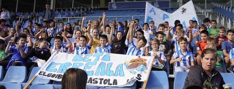 Fotos: Los más pequeños disfrutan viendo el entrenamiento de la Real en Zubieta