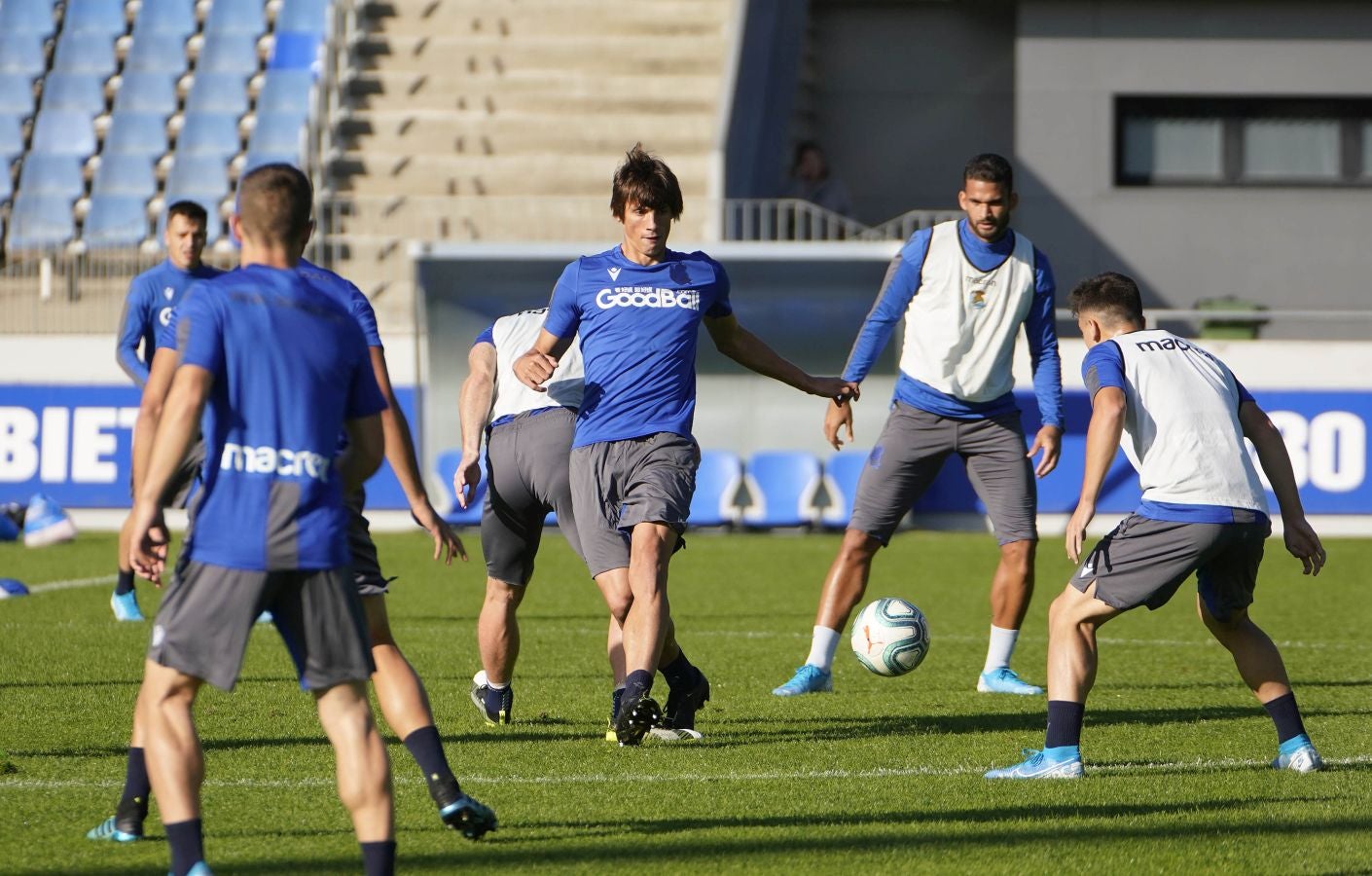 Fotos: Los más pequeños disfrutan viendo el entrenamiento de la Real en Zubieta