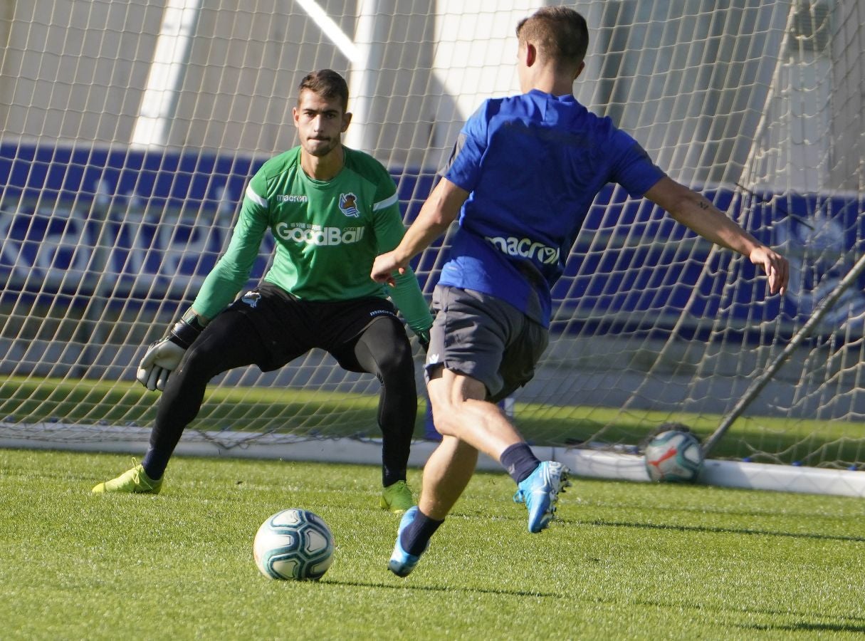 Fotos: Los más pequeños disfrutan viendo el entrenamiento de la Real en Zubieta