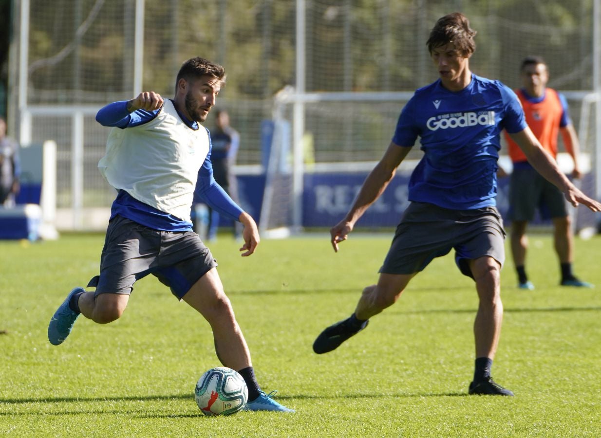 Fotos: Los más pequeños disfrutan viendo el entrenamiento de la Real en Zubieta