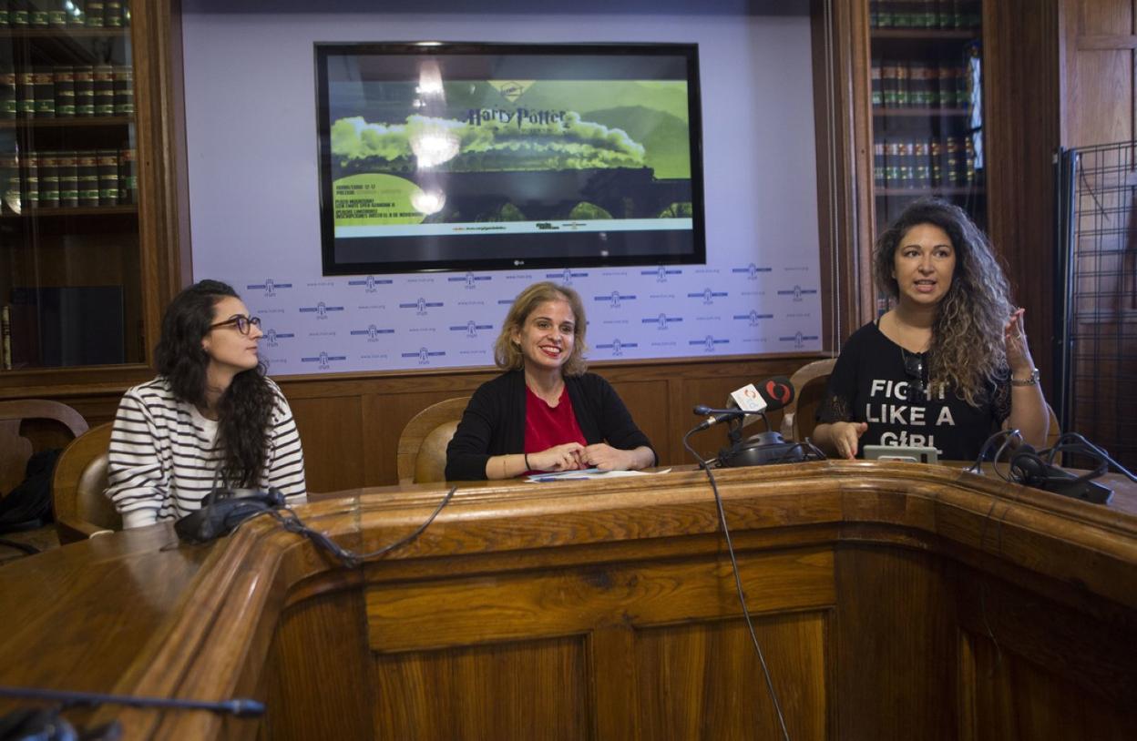 Ane Calvo, Rebeca González y Gemma González presentaron ayer la iniciativa.
