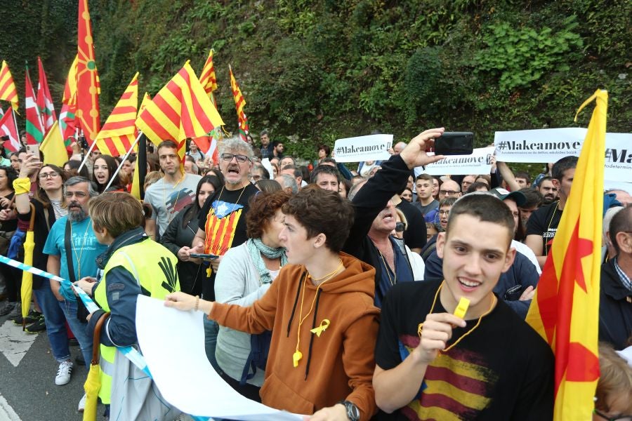 Fotos: Arranca en Donostia la manifestación de Gure Esku en favor de los condenados del procés
