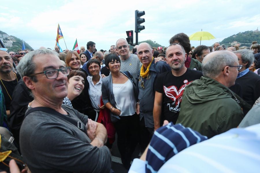 Fotos: Arranca en Donostia la manifestación de Gure Esku en favor de los condenados del procés