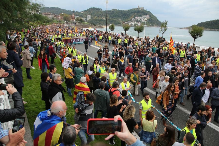 Fotos: Arranca en Donostia la manifestación de Gure Esku en favor de los condenados del procés