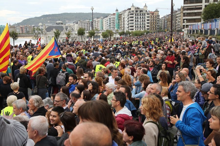 Fotos: Arranca en Donostia la manifestación de Gure Esku en favor de los condenados del procés