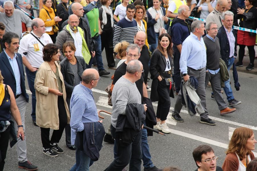 Fotos: Arranca en Donostia la manifestación de Gure Esku en favor de los condenados del procés