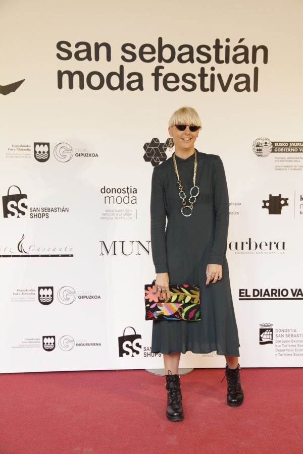 Este sábado, por la mañana, el Museo San Telmo acoge los quince desfiles de diseñadores guipuzcoanos y comercios multimarca: Mosquito Blue, Molupita, O`Farril, La Romantique, Telarista Urbana, Maider Alzaga, Luhei, Testone Hojas, Laia Varela, Davidi Dú, Anhelo, Sastrería Aldabaldetreku, Inge Zubeldia. 