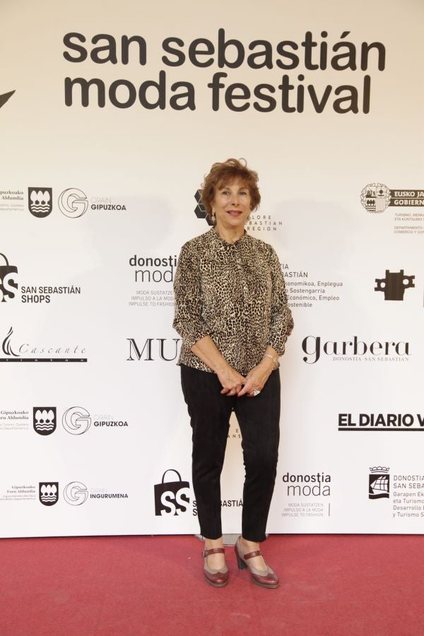 Este sábado, por la mañana, el Museo San Telmo acoge los quince desfiles de diseñadores guipuzcoanos y comercios multimarca: Mosquito Blue, Molupita, O`Farril, La Romantique, Telarista Urbana, Maider Alzaga, Luhei, Testone Hojas, Laia Varela, Davidi Dú, Anhelo, Sastrería Aldabaldetreku, Inge Zubeldia. 