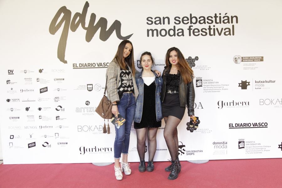 Este sábado, por la mañana, el Museo San Telmo acoge los quince desfiles de diseñadores guipuzcoanos y comercios multimarca: Mosquito Blue, Molupita, O`Farril, La Romantique, Telarista Urbana, Maider Alzaga, Luhei, Testone Hojas, Laia Varela, Davidi Dú, Anhelo, Sastrería Aldabaldetreku, Inge Zubeldia. 