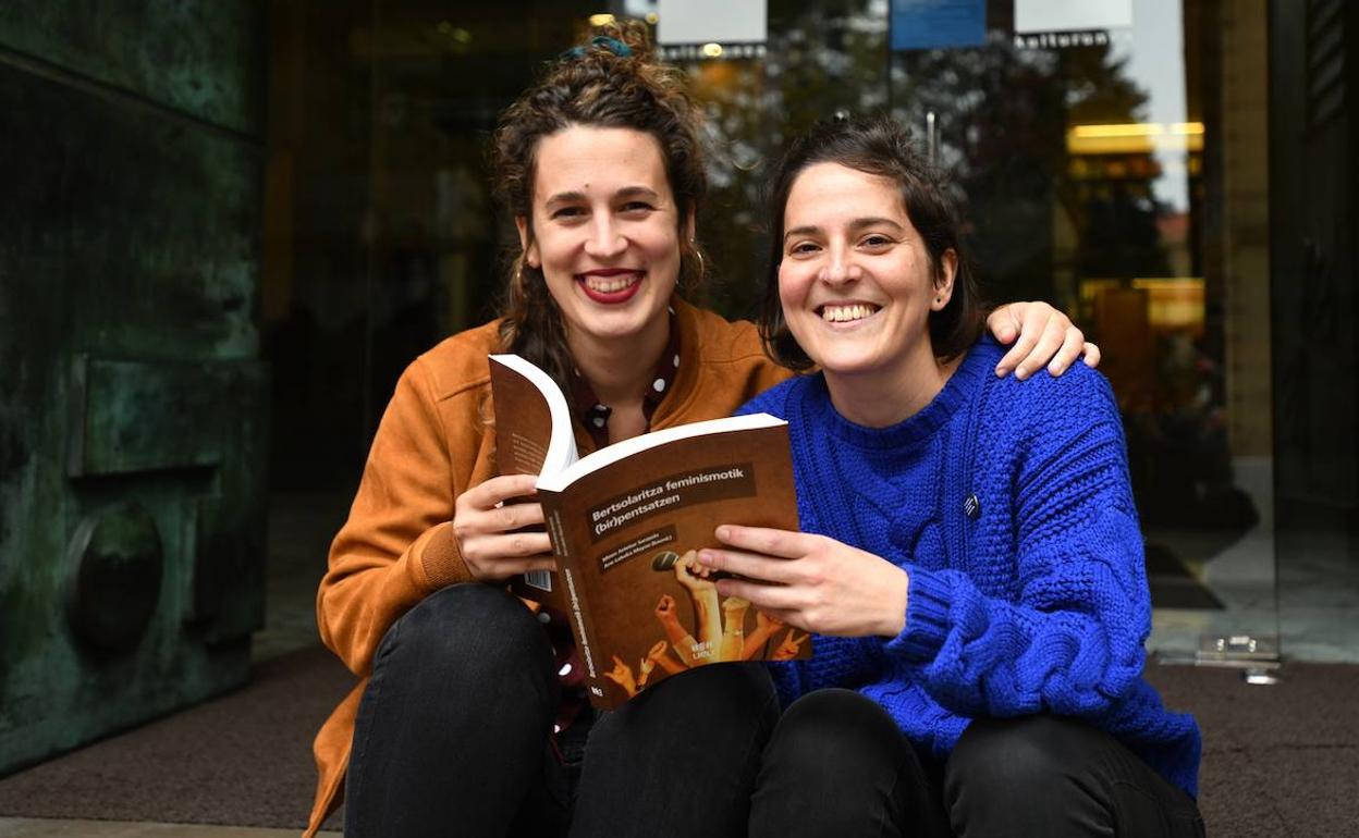 Ane Labaka Mayoz eta Miren Artetxe Sarasola, liburuaren koordinatzaileak.