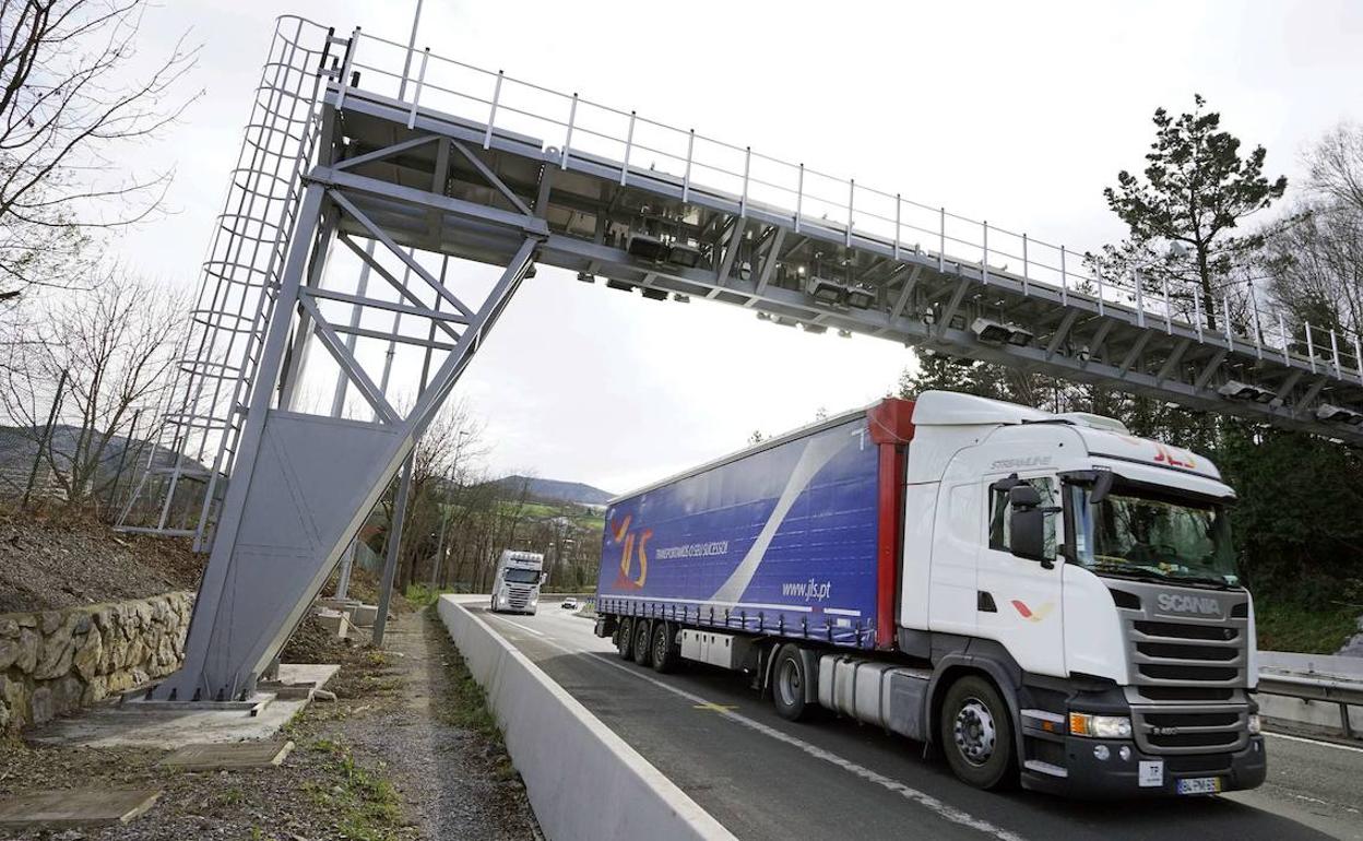 Las nuevas tarifas provocan una ligera bajada de recaudación del peaje de la N-I