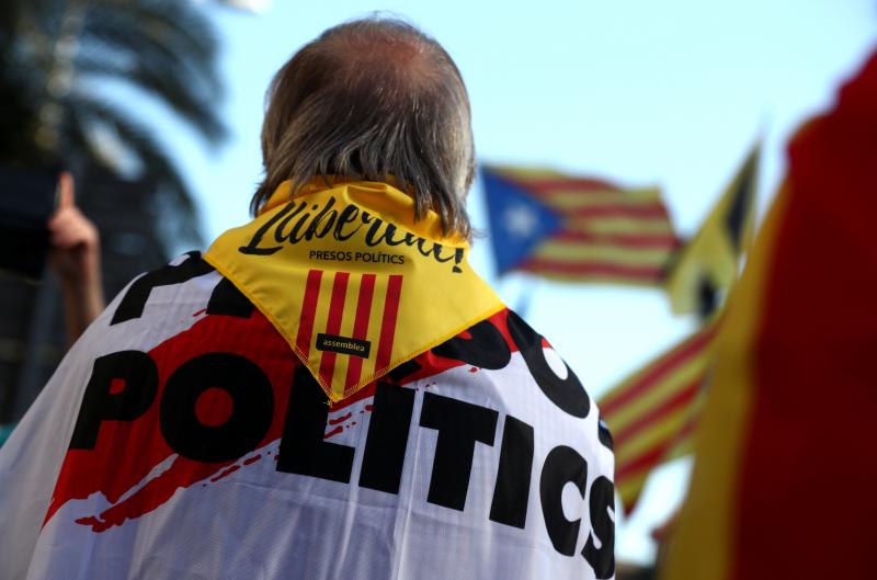 Miles de personas se concentran en Barcelona para protestar por la sentencia del 'procés'.