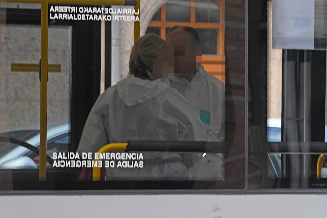 Fotos: Un joven es apuñalado en un autobús en Andoain