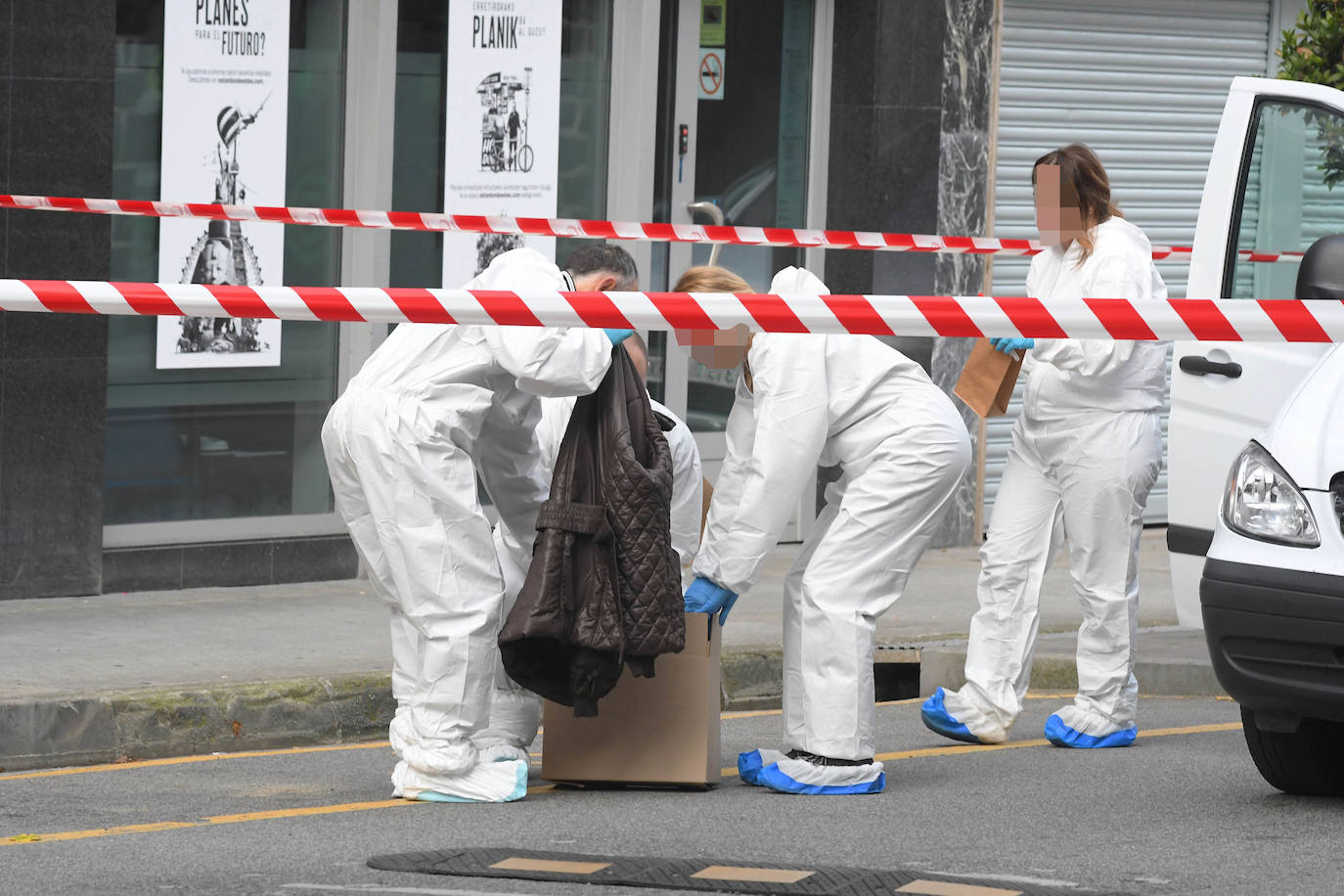 Fotos: Un joven es apuñalado en un autobús en Andoain
