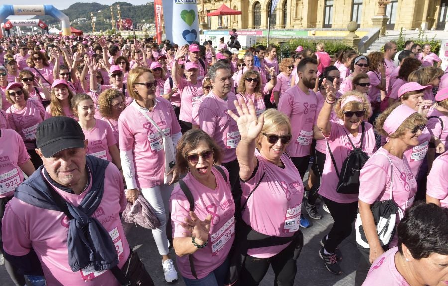 El rosa ha teñido las calles de Donostia. 