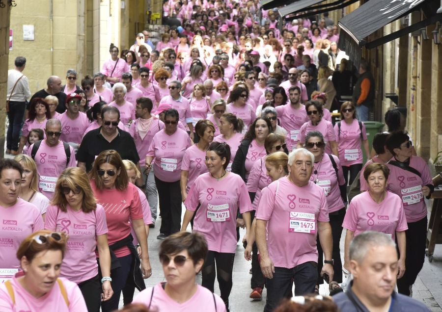 El rosa ha teñido las calles de Donostia. 