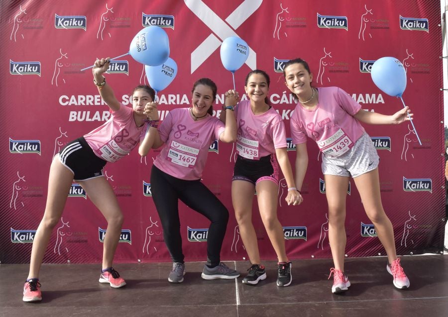 El rosa ha teñido las calles de Donostia. 