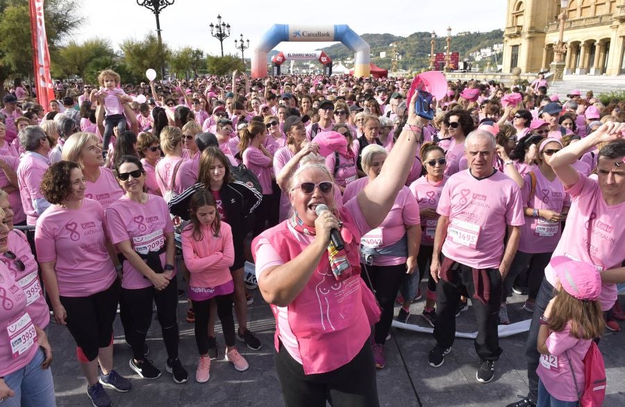 El rosa ha teñido las calles de Donostia. 