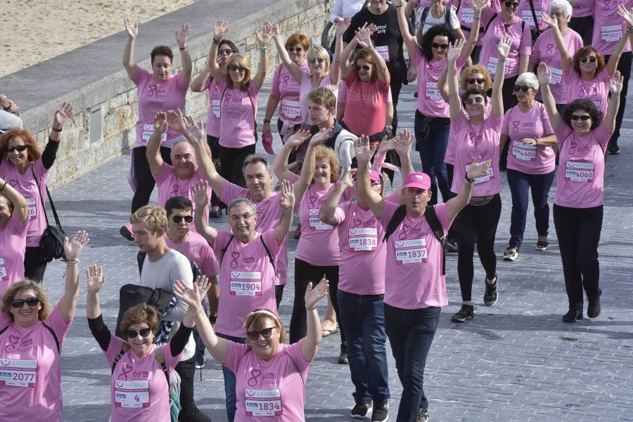 El rosa ha teñido las calles de Donostia. 