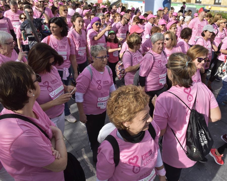El rosa ha teñido las calles de Donostia. 