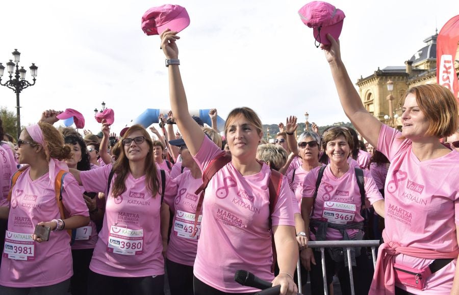El rosa ha teñido las calles de Donostia. 