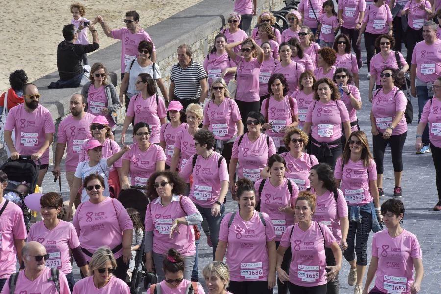 El rosa ha teñido las calles de Donostia. 