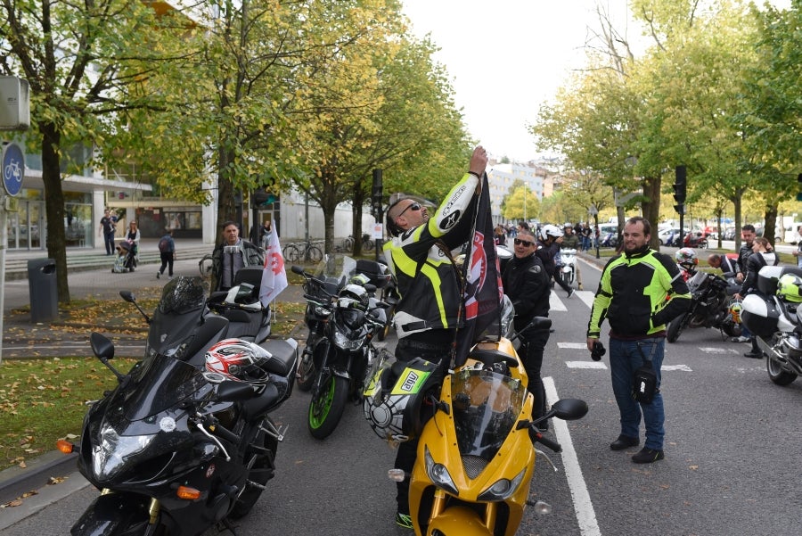 Fotos: Decenas de moteros protestan contra el mal estado de las carreteras