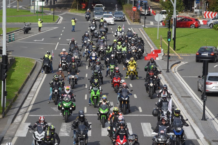 Fotos: Decenas de moteros protestan contra el mal estado de las carreteras