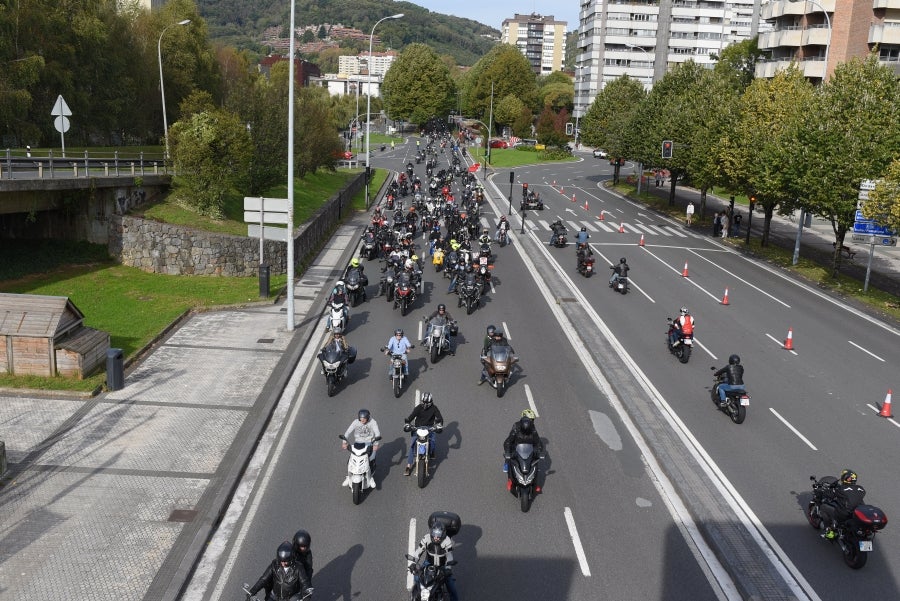 Fotos: Decenas de moteros protestan contra el mal estado de las carreteras
