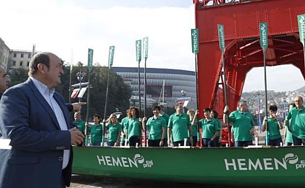 Ortuzar pide un grupo fuerte en Madrid para hacer frente a la amenaza de centralización