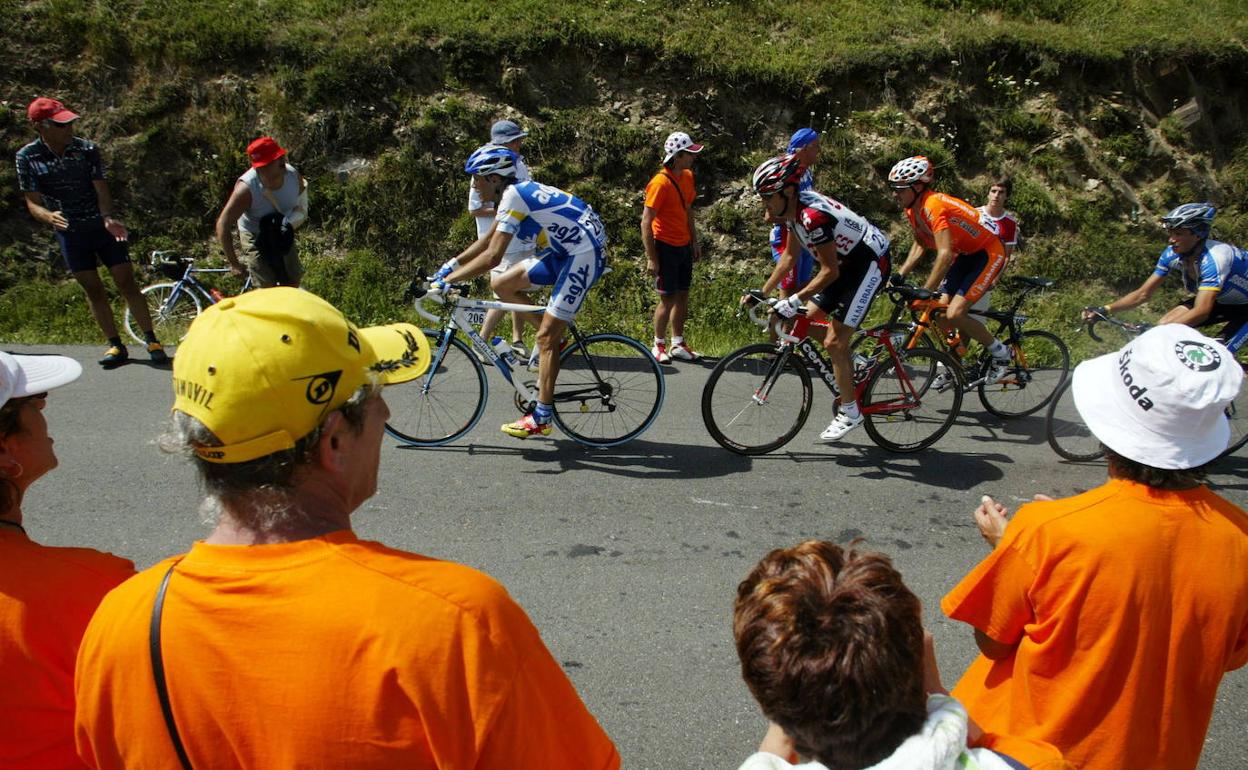 El libro #MareaNaranja recorre los 20 años del equipo ciclista Euskaltel-Euskadi