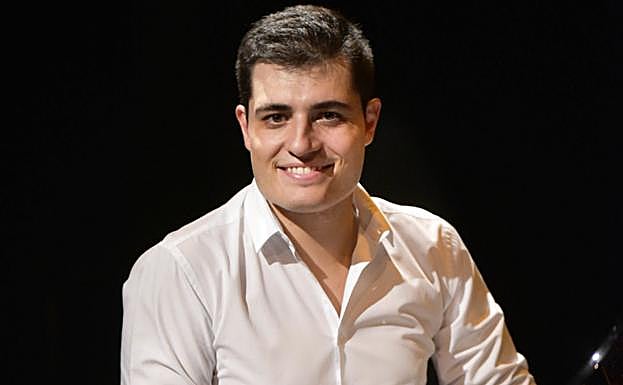 El barítono donostiarra, durante el ensayo de ayer en el Topic.