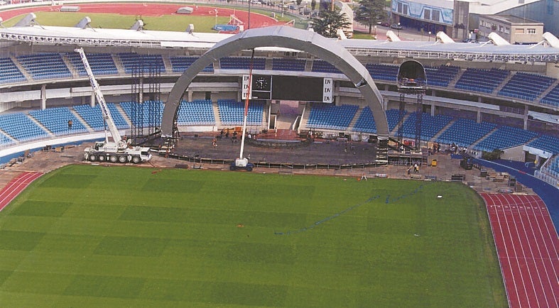 El primero. En 1994 Pink Floyd dio el primer concierto en la historia del estadio. Todo era nuevo. Imagen de los preparativos.