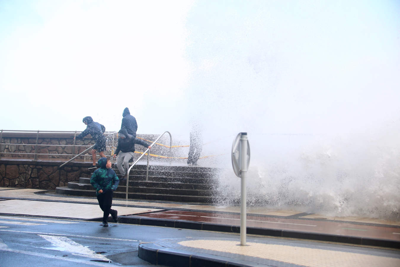 Fotos: El temporal de viento y olas deja numerosas incidencias en Gipuzkoa