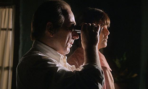 Antonio de la Torre y Belén Cuesta en una escena de 'La trinchera infinita'