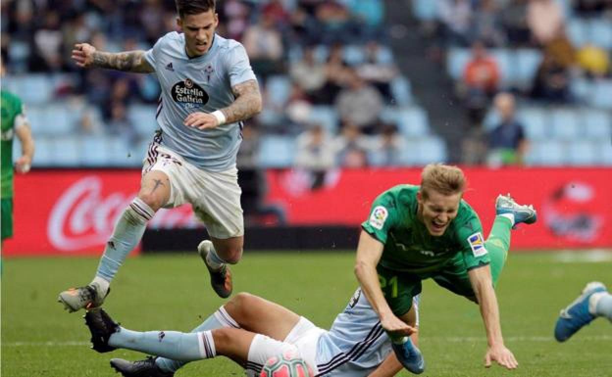 Odegaard en el momento de su lesión en Balaídos.