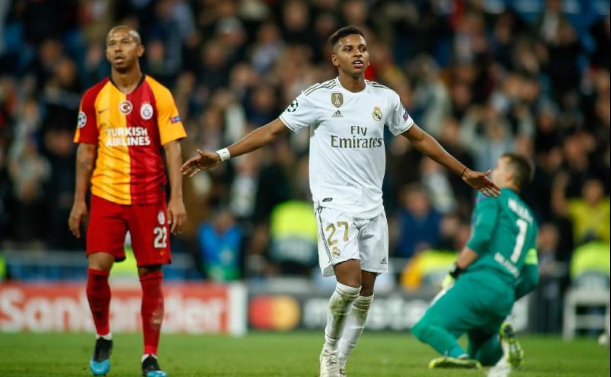 Rodrygo Goes celebra uno de sus tres goles al Galatasaray.