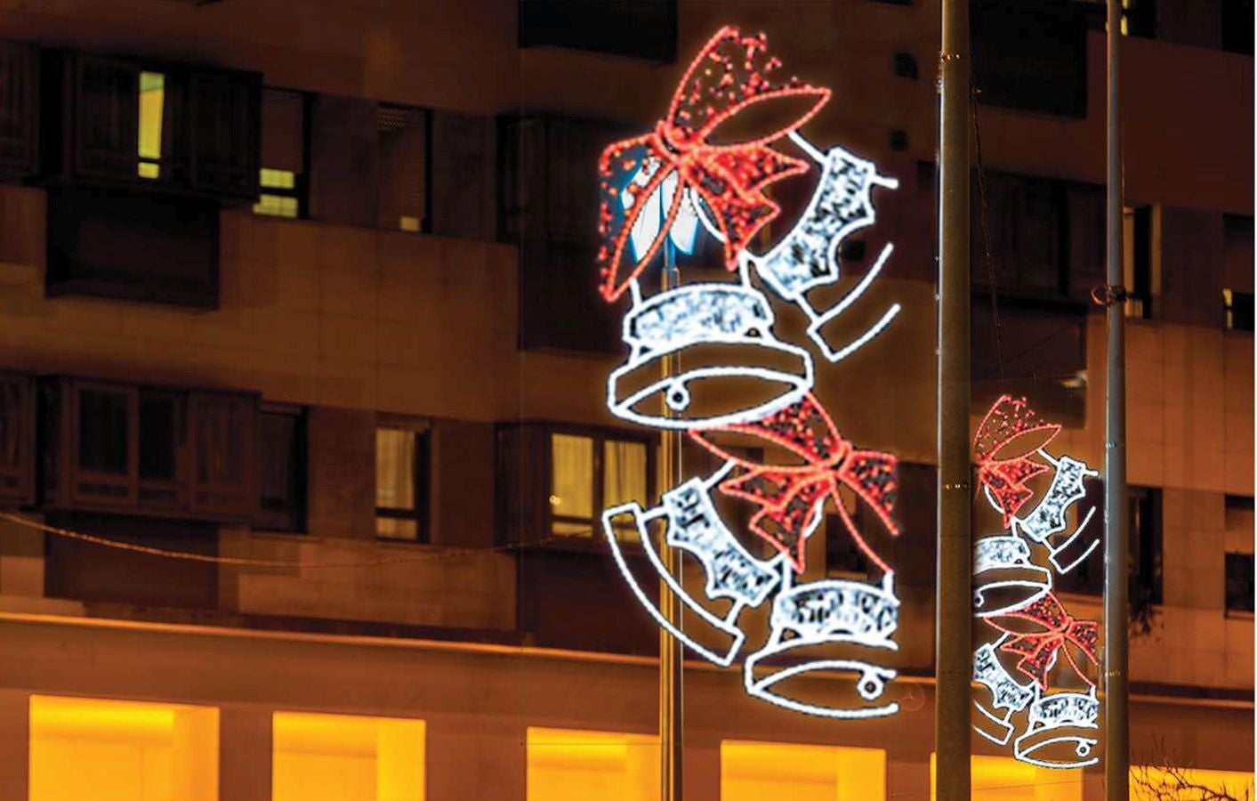 Entre las novedades, destacan un planetario con sonido que se instalará en Alderdi Eder o la 'Paloma de la paz' de Nestor Basterretxea y 'El peine del viento' de Chillida que iluminarán la calle Urbieta. Además, la gran bola de Navidad se traslada de la plaza Cervantes a la calle Easo