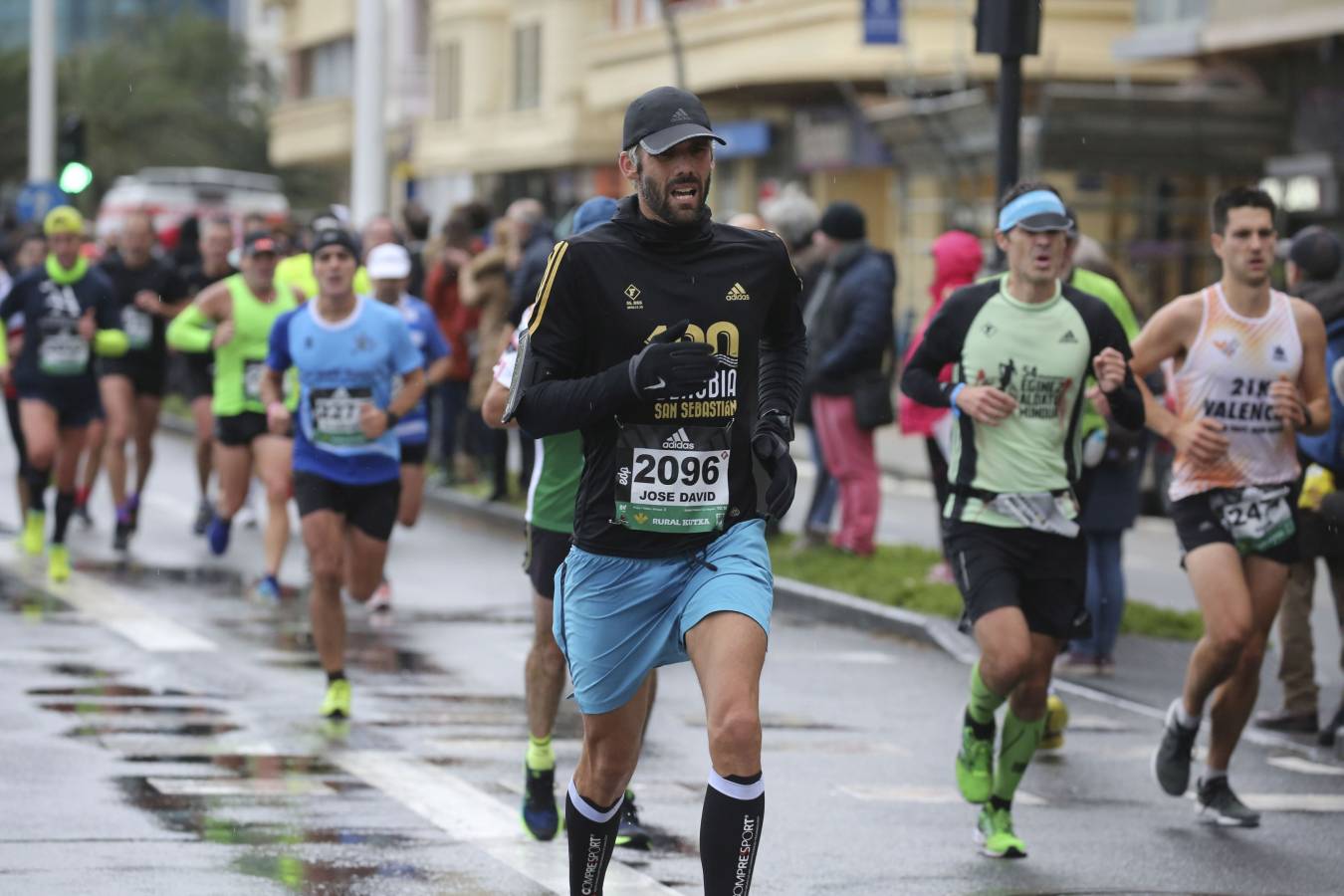 Fotos: Las llegadas a meta de los participantes en la Behobia - San Sebastián