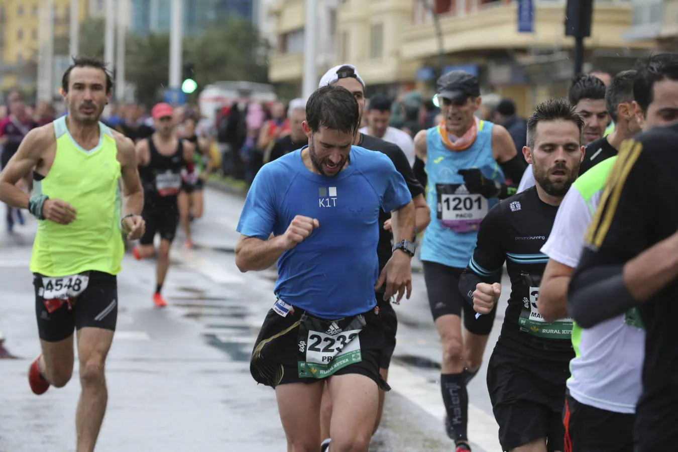 Fotos: Las llegadas a meta de los participantes en la Behobia - San Sebastián