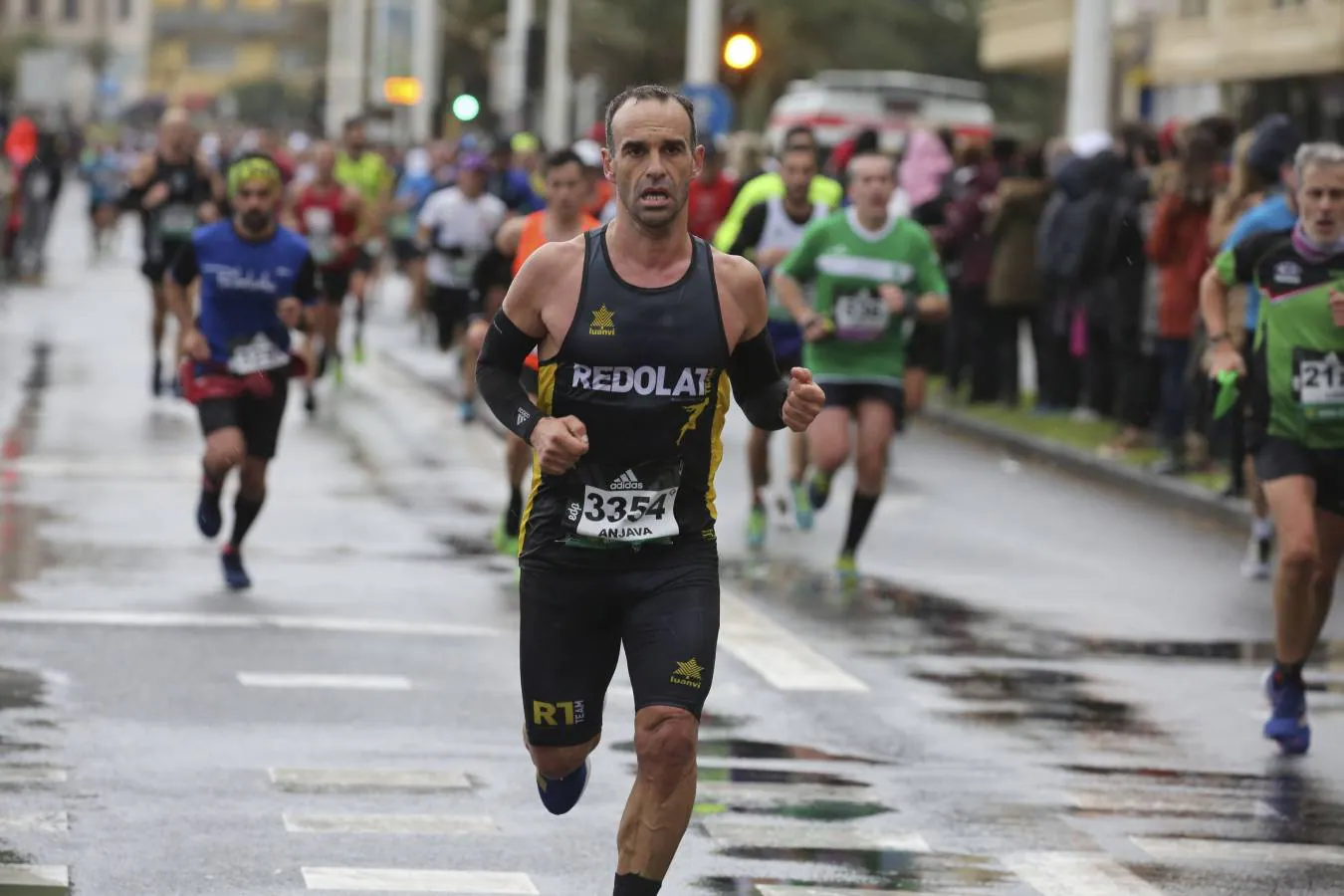 Fotos: Las llegadas a meta de los participantes en la Behobia - San Sebastián