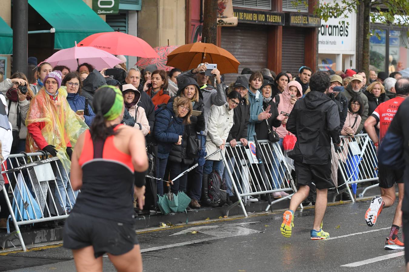 Fotos: Las llegadas a meta de los participantes en la Behobia - San Sebastián