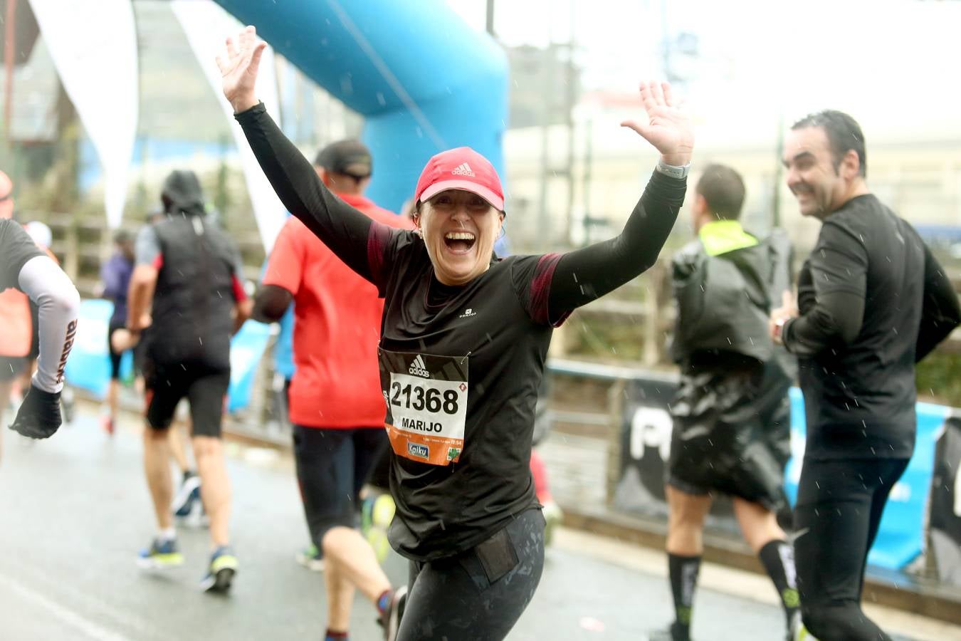 Fotos: Los corredores, a su paso por Pasaia y Herrera en la Behobia - San Sebastián