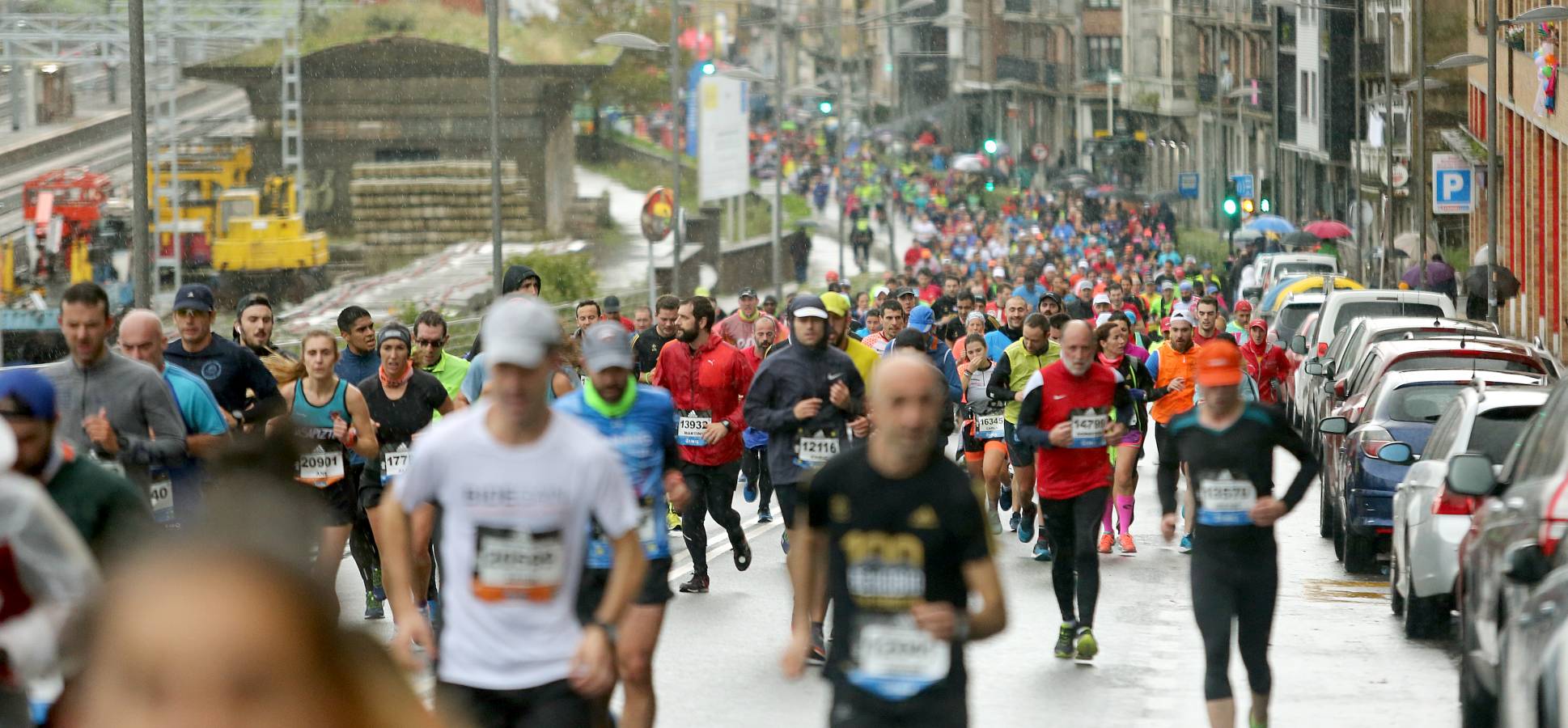 Fotos: Los corredores, a su paso por Pasaia y Herrera en la Behobia - San Sebastián