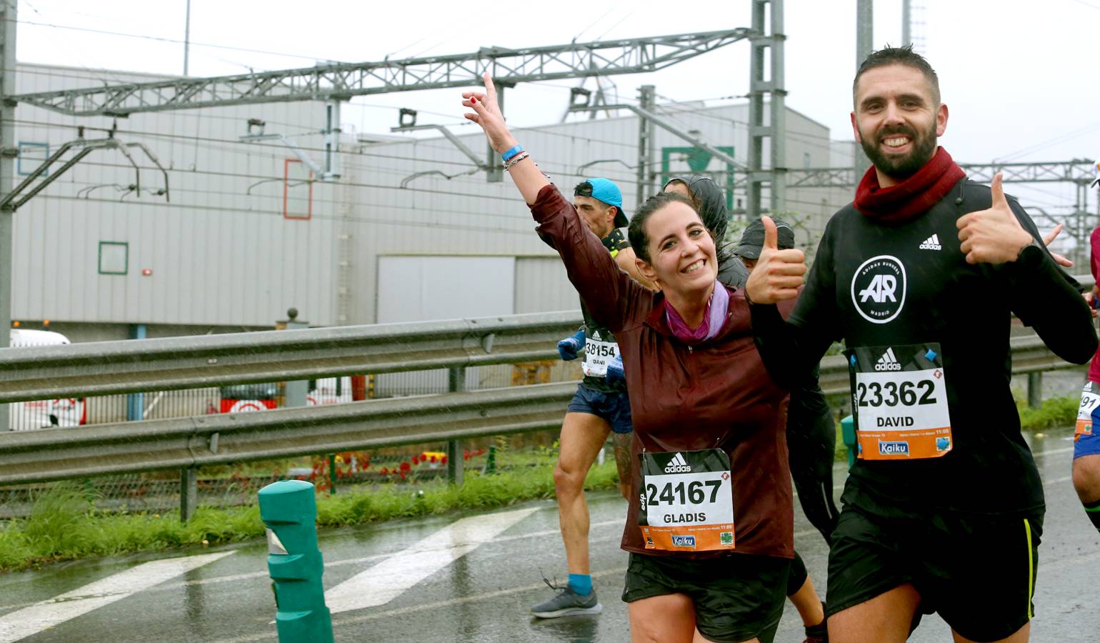 Fotos: Los corredores, a su paso por Pasaia y Herrera en la Behobia - San Sebastián